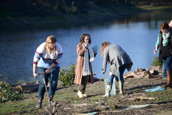 gallery/2016 Leaders Forum tree planting at Narmbool/lizcrothers_7532-tn.jpg